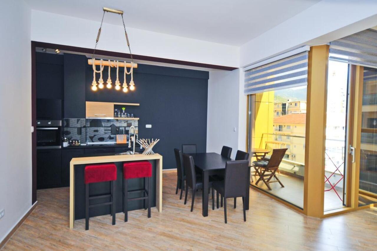 Sea Breeze Lux Apartments 부드바 외부 사진