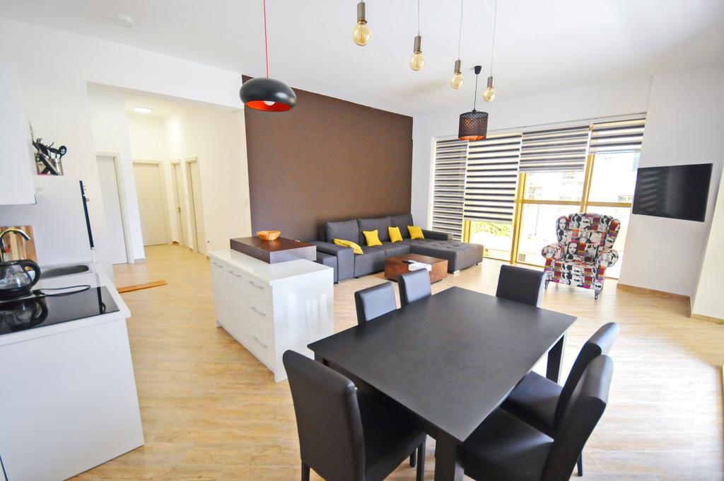 Sea Breeze Lux Apartments 부드바 외부 사진