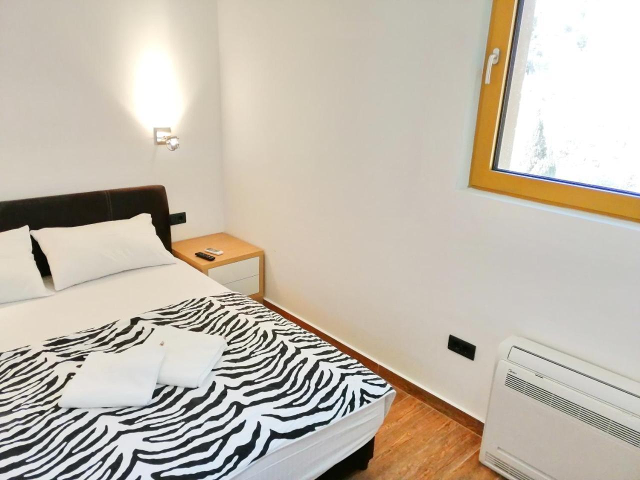 Sea Breeze Lux Apartments 부드바 외부 사진
