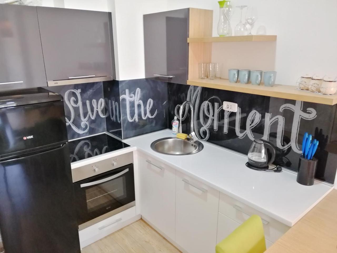 Sea Breeze Lux Apartments 부드바 외부 사진